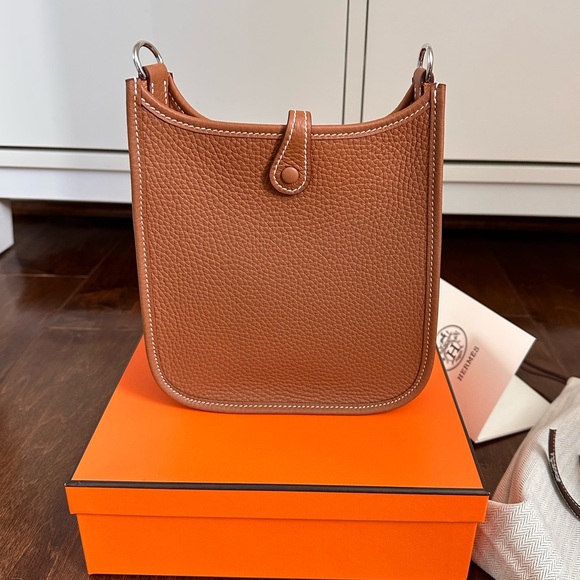 Hermes Mini Evelyn in Gold color with Palladium Hardware - Picture 4 of 7